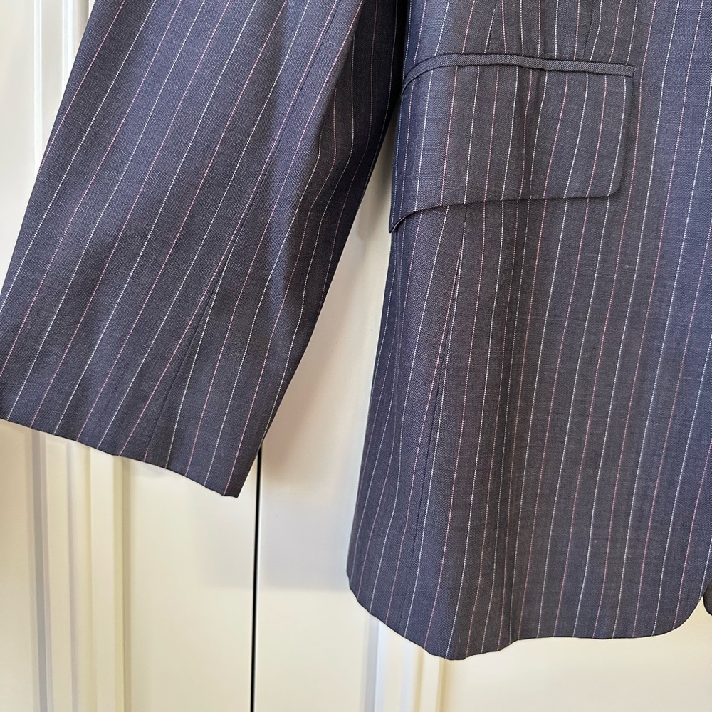 Liz Claiborne Gray Pinstripe Wool Blend Blazer, Size 10 - Picture 2 of 10